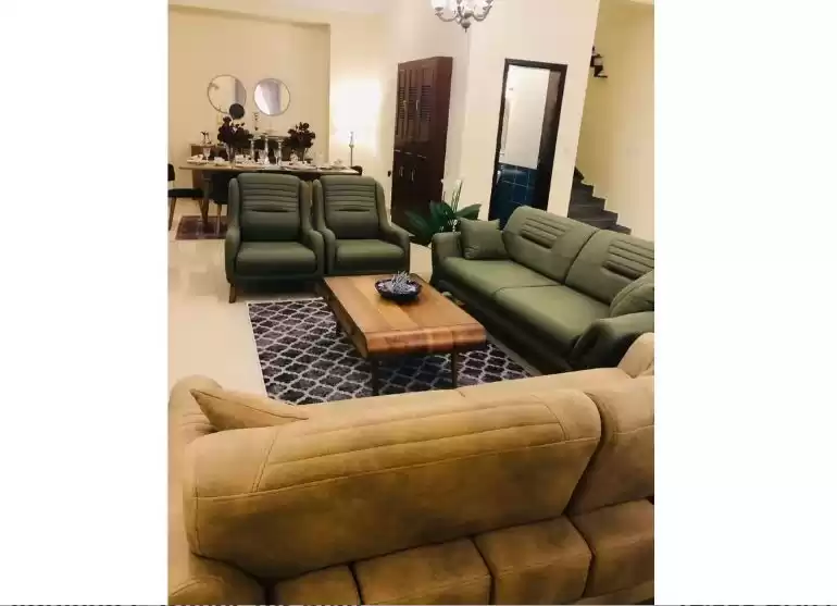Residencial Listo Propiedad 4 + habitaciones de servicio S / F Villa en Compound  alquiler en al-sad , Doha #9077 - 1  image 